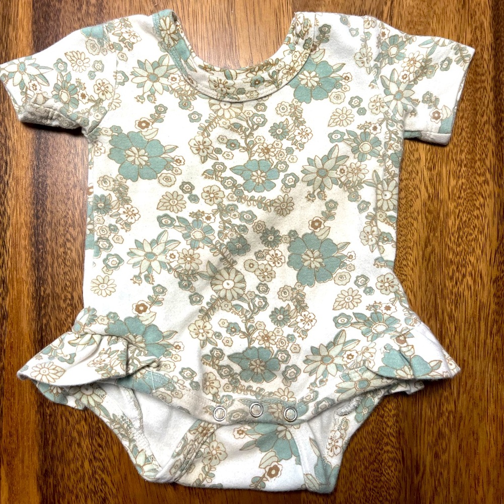 Kate Quinn Flutter Bodysuit 3-6m